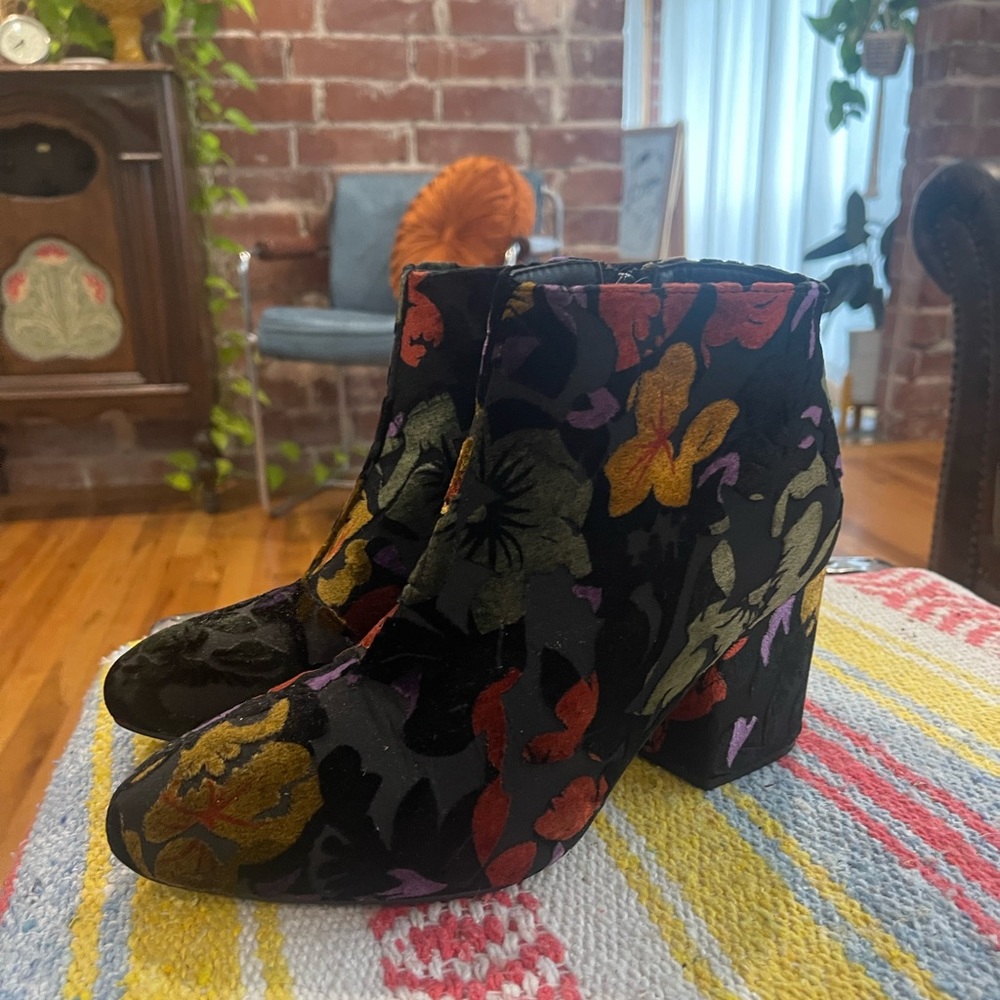 Cloudwalkers burnout velvet floral booties